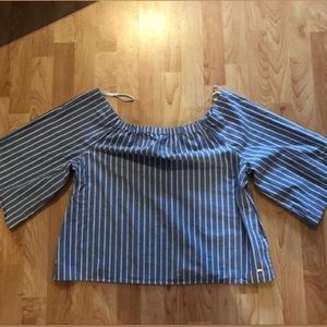 🖤Tommy Hilfiger off the shoulder top🖤